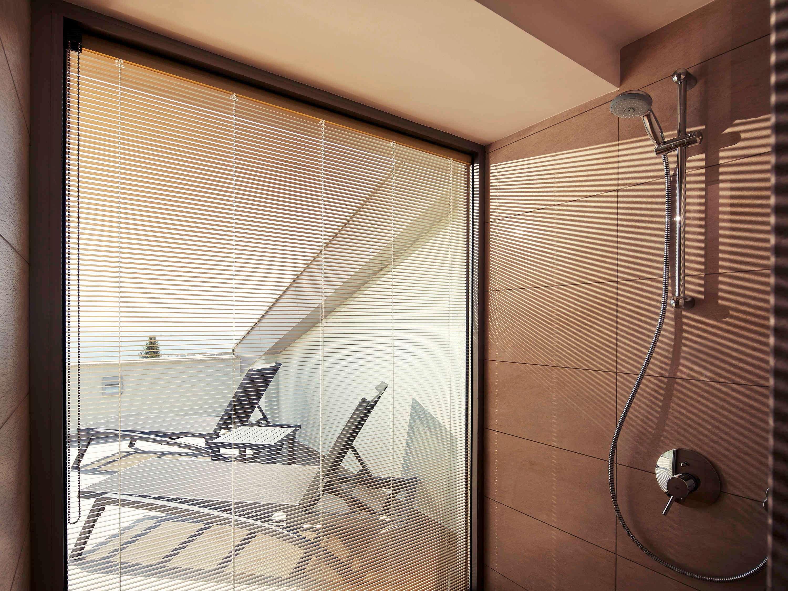 The Artisan Hotel Istanbul - Mgallery Collection Ngoại thất bức ảnh A shower with a fixed shower head and handheld shower head